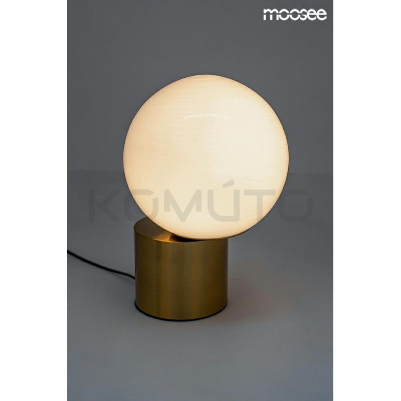 Lampa stołowa PARLA – elegancja w złotym wydaniu do sypialni Lampa stołowa PARLA – elegancja w złotym wydaniu do sypialni