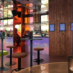 Wysoki stolik barowy Tulp okrągły 60 czarny blat i podstawa Wysoki stolik barowy Tulp okrągły 60 czarny blat i podstawa