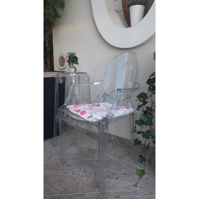 Stołek inspirowany projektem Ghost