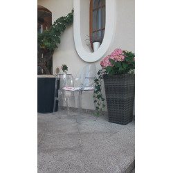 Stołek inspirowany projektem Ghost