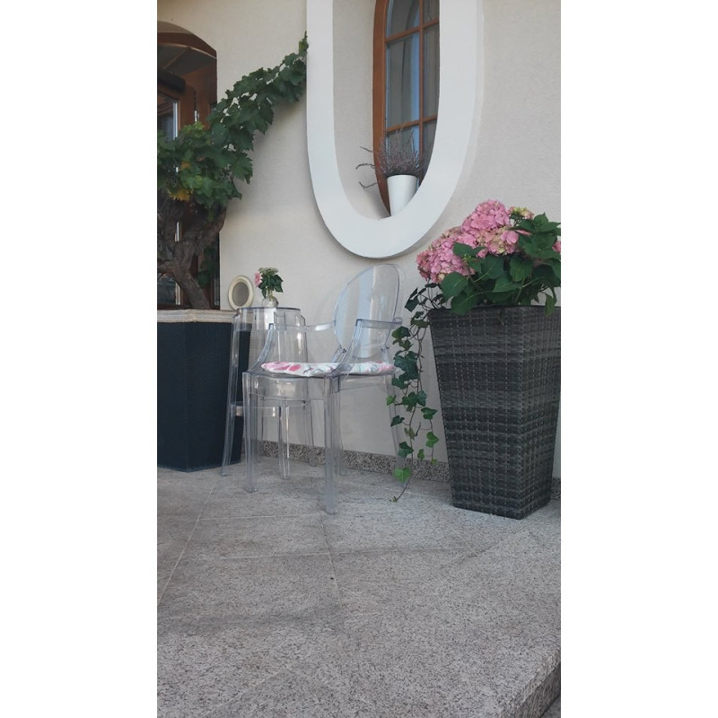 Stołek inspirowany projektem Ghost