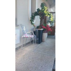 Stołek inspirowany projektem Ghost