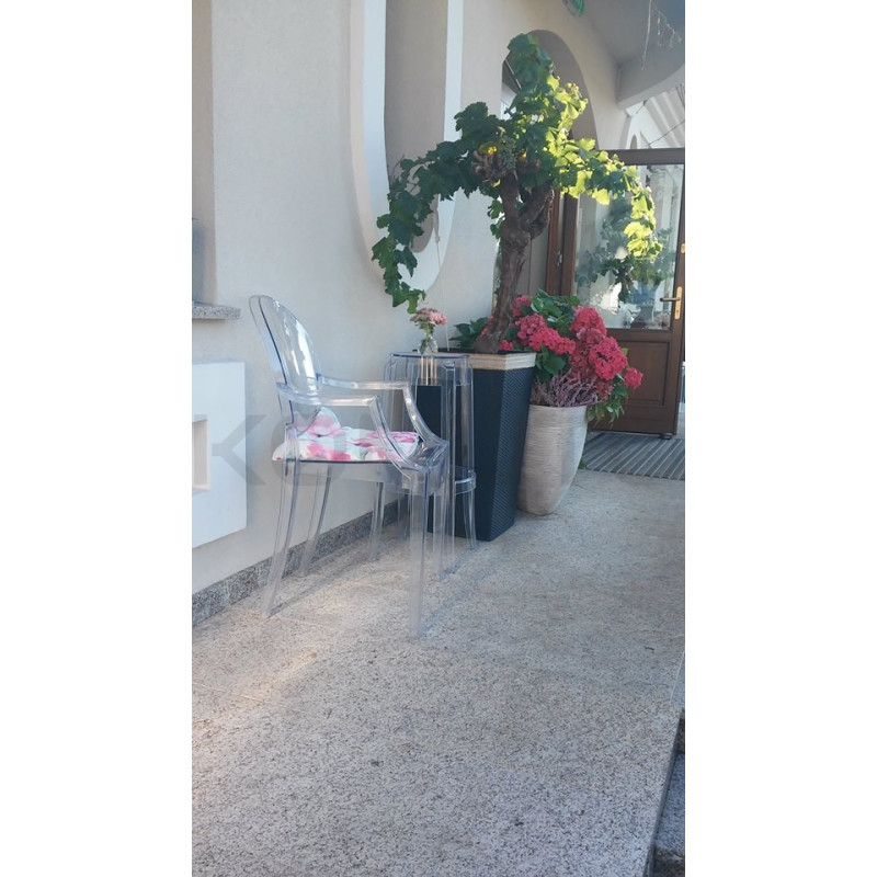 Stołek inspirowany projektem Ghost