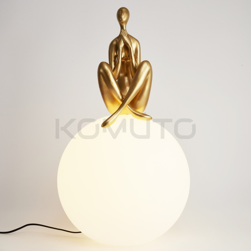 LAMPA STOŁOWA WOMAN-3 ZŁOTA średnica kuli 35 LAMPA STOŁOWA WOMAN-3 ZŁOTA średnica kuli 35