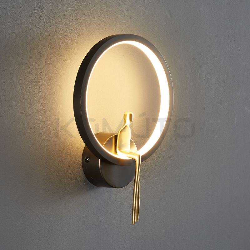 Kinkiet AMICI RING – awangardowy design w czerni i złocie Kinkiet AMICI RING – awangardowy design w czerni i złocie