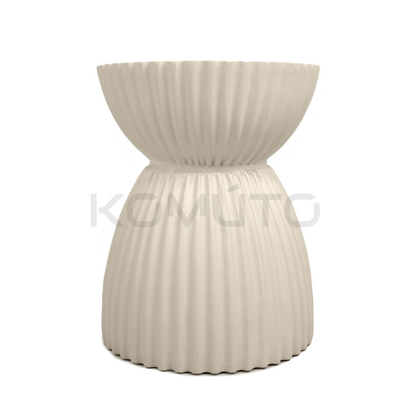 Stolik TURNO – artystyczna forma i design | Komuto.pl