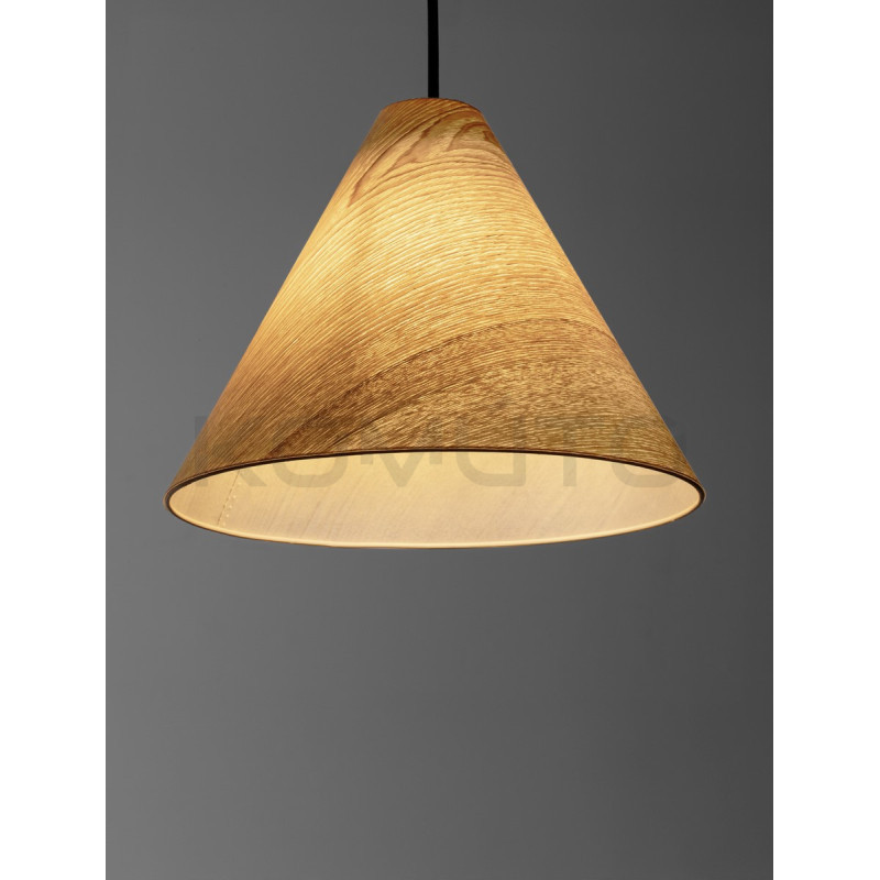 Solise – Lampa jak rzeźba światła i drewna | Komuto.pl Solise – Lampa jak rzeźba światła i drewna | Komuto.pl