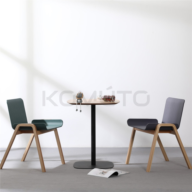 Mały stół Elegance o klasycznej wysokości | Komuto.pl Mały stół Elegance o klasycznej wysokości | Komuto.pl