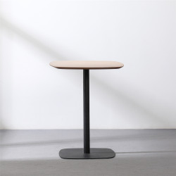 Mały stół Elegance o klasycznej wysokości | Komuto.pl Mały stół Elegance o klasycznej wysokości | Komuto.pl