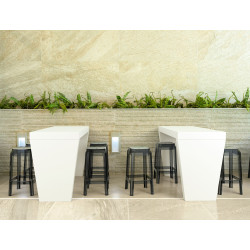 Stołek Charles 65 – przezroczysty hoker z poliwęglanu