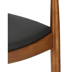 Krzesło KENNEDY – klasyczne wzornictwo i naturalne drewno