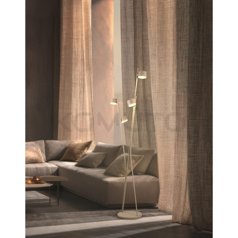 Beżowa lampa podłogowa Mario – światło w eleganckiej formie