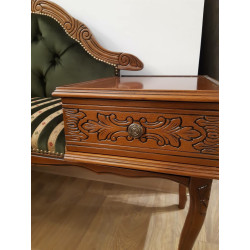 Stylowa Ławeczka Chesterfield z szufladą to telefoniera pikowana