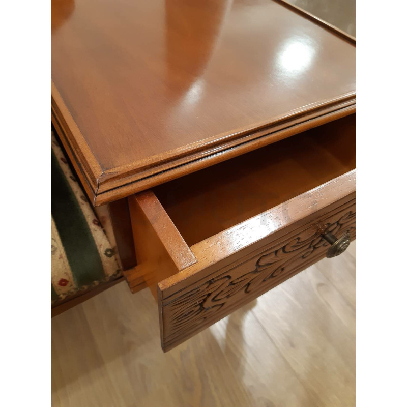 Stylowa Ławeczka Chesterfield z szufladą to telefoniera pikowana