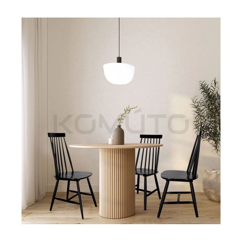 Czarny patyczak Stick – krzesło drewniane w formie i linii