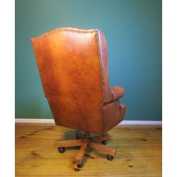 Fotel biurowy Chesterfield z pikowanym siedziskiem Edward w skórze