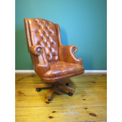 Fotel biurowy Chesterfield z pikowanym siedziskiem Edward w skórze