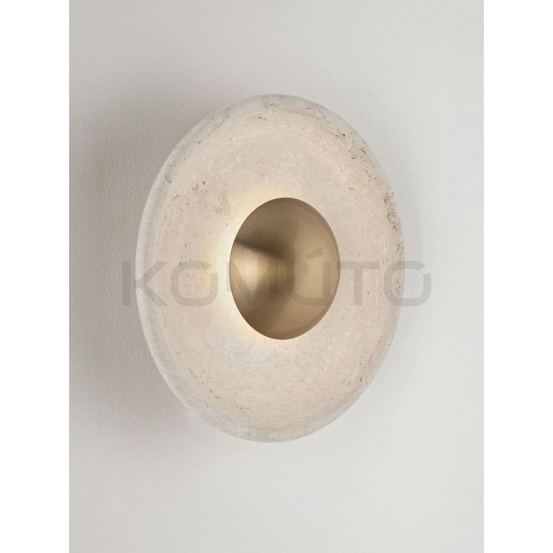 Okrągły kinkiet Saturn z kamienia – trawertynu i złoty metal