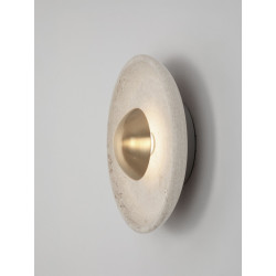 Okrągły kinkiet Saturn z kamienia – trawertynu i złoty metal